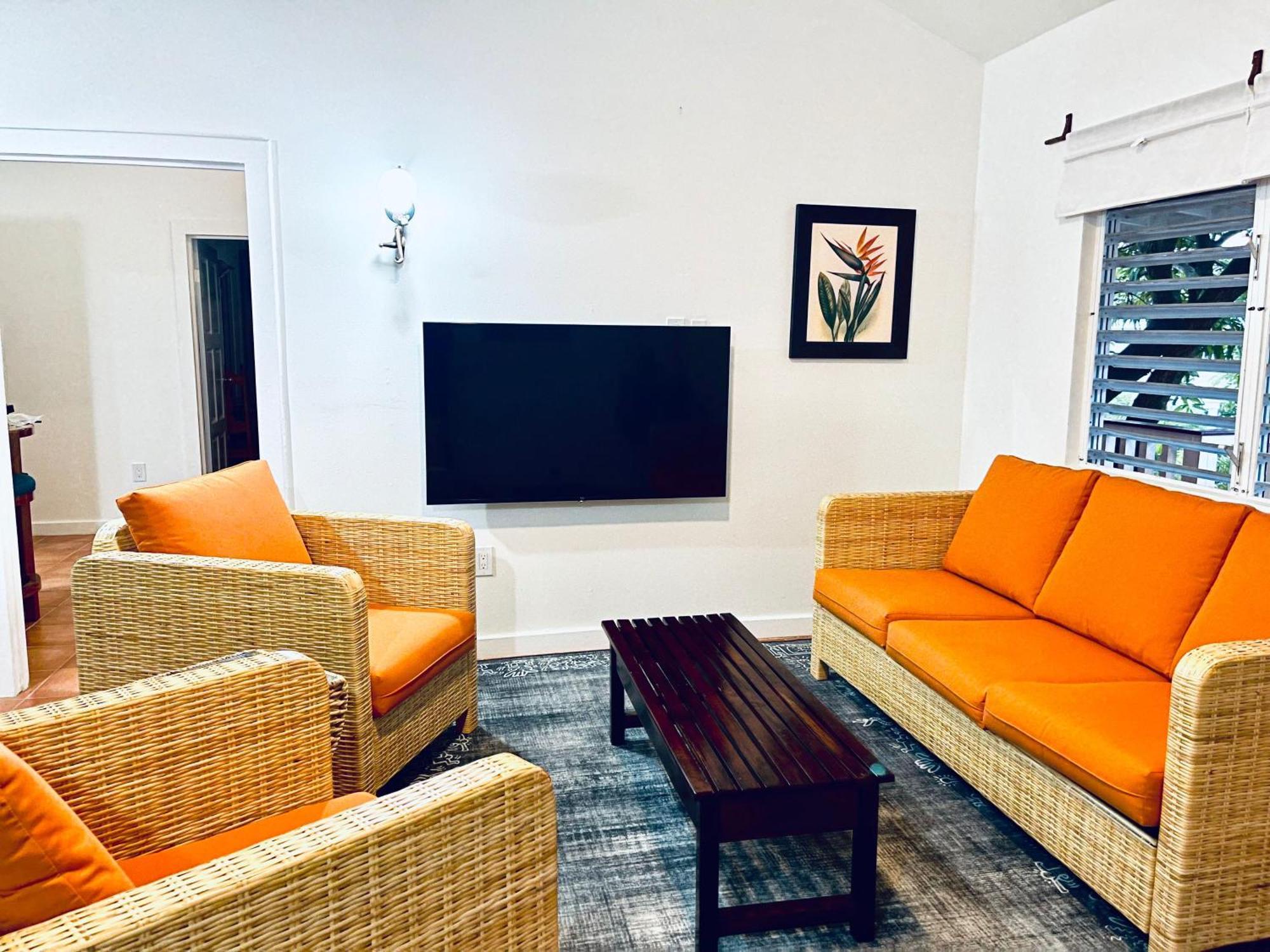 Alux House Hotel Placencia ภายนอก รูปภาพ