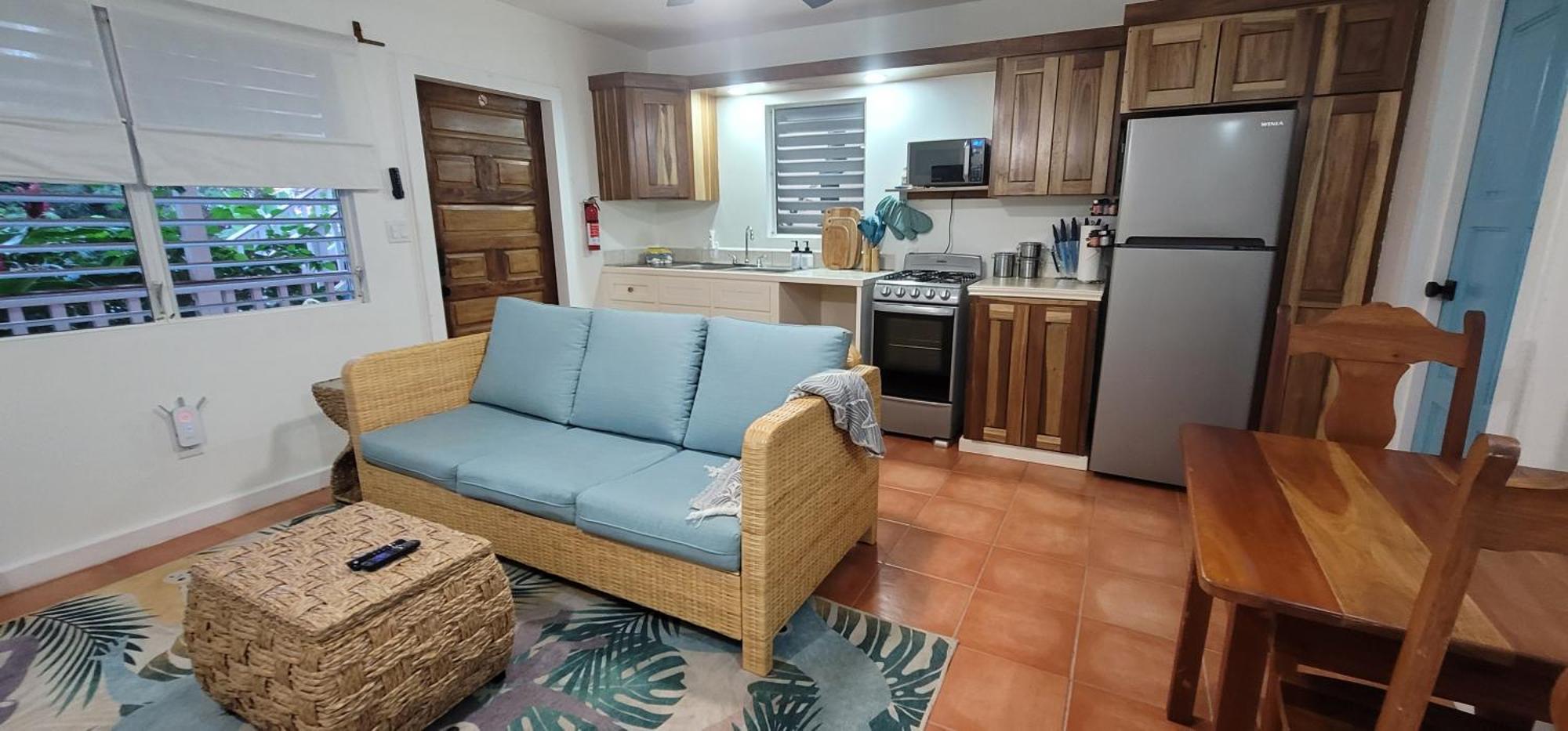 Alux House Hotel Placencia ภายนอก รูปภาพ